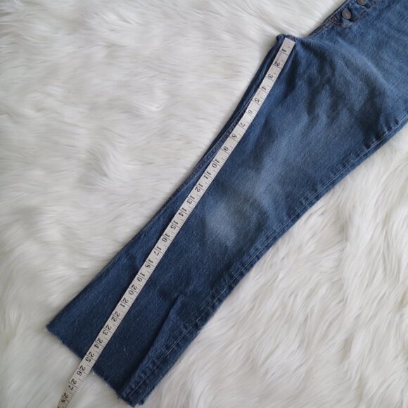 Abercombie & Fitch Ultra High Rise Kick Flare Jeans Sized 26 / 2R NWT - Picture 8 of 10